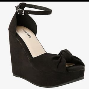 Torrid Front Knot Wedge